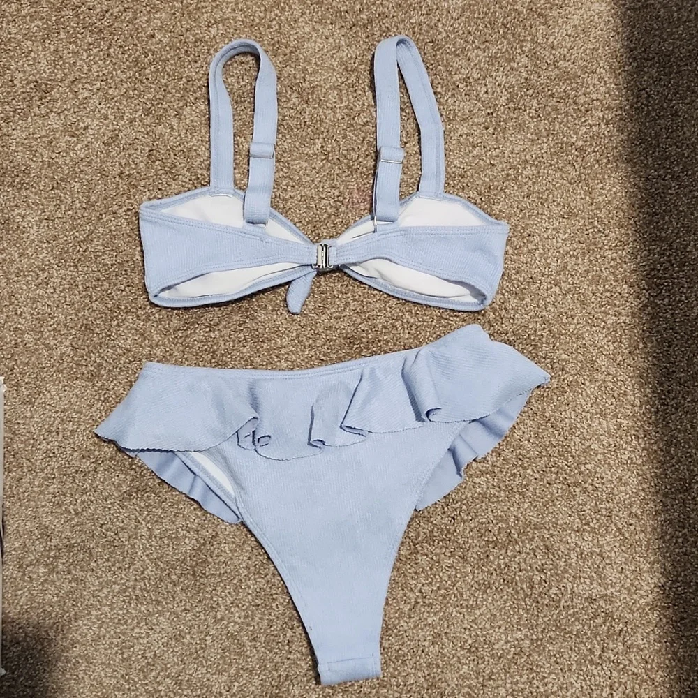 NWOT Ruffle Bikini! - Picture 3 of 3
